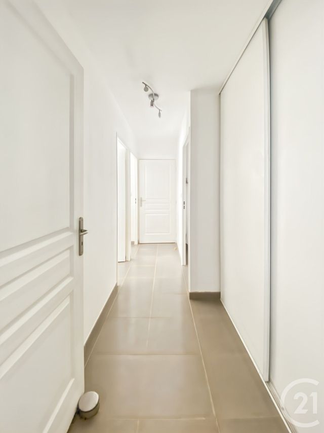 Appartement T3 à vendre - 3 pièces - 60.67 m2 - MARSEILLE - 13011 - PROVENCE-ALPES-COTE-D-AZUR - Century 21 Le Taoumé