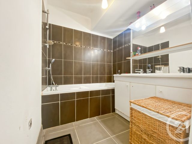 Appartement T3 à vendre - 3 pièces - 60.67 m2 - MARSEILLE - 13011 - PROVENCE-ALPES-COTE-D-AZUR - Century 21 Le Taoumé