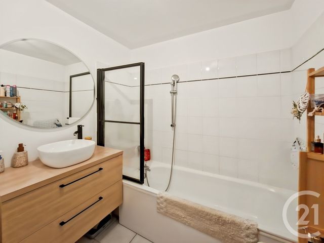 Appartement T3 à vendre - 3 pièces - 69.82 m2 - MARSEILLE - 13012 - PROVENCE-ALPES-COTE-D-AZUR - Century 21 Le Taoumé