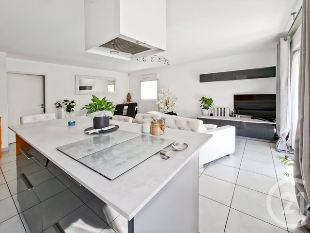 Appartement T3 à vendre - 3 pièces - 66.6 m2 - MARSEILLE - 13011 - PROVENCE-ALPES-COTE-D-AZUR - Century 21 Le Taoumé