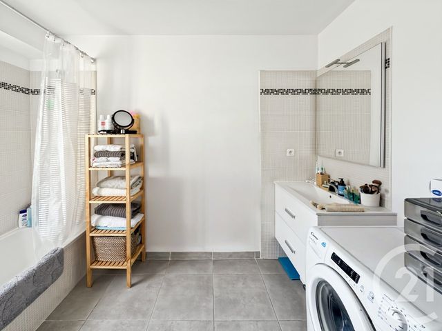 Appartement T3 à vendre - 3 pièces - 64.2 m2 - MARSEILLE - 13011 - PROVENCE-ALPES-COTE-D-AZUR - Century 21 Le Taoumé