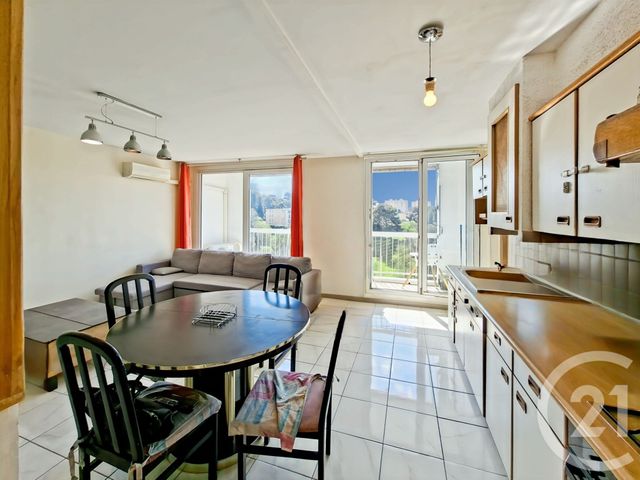 Appartement T3 à vendre - 3 pièces - 62.1 m2 - MARSEILLE - 13013 - PROVENCE-ALPES-COTE-D-AZUR - Century 21 Le Taoumé
