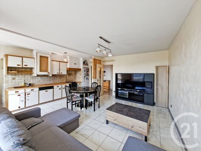 Appartement T3 à vendre - 3 pièces - 62.1 m2 - MARSEILLE - 13013 - PROVENCE-ALPES-COTE-D-AZUR - Century 21 Le Taoumé