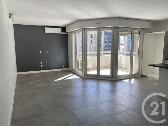 Appartement T3 à louer - 3 pièces - 70.0 m2 - MARSEILLE - 13008 - PROVENCE-ALPES-COTE-D-AZUR - Century 21 Le Taoumé